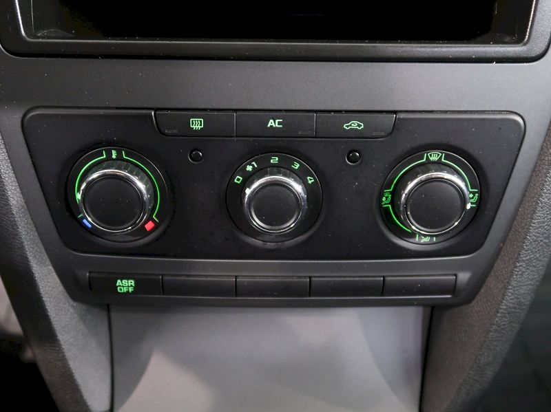 Škoda Octavia (2012) TOUR 1.6MPI 75KW - fotka 19 z 24
