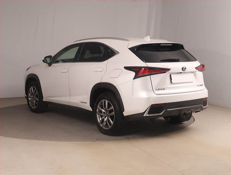 Lexus NX 300h (2021) 300h - fotka 4 z 21