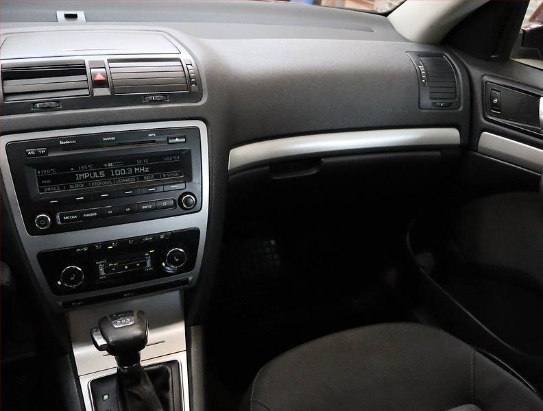 Škoda Octavia (2011) 2.0 TDI, Automat, nová STK - fotka 8 z 17