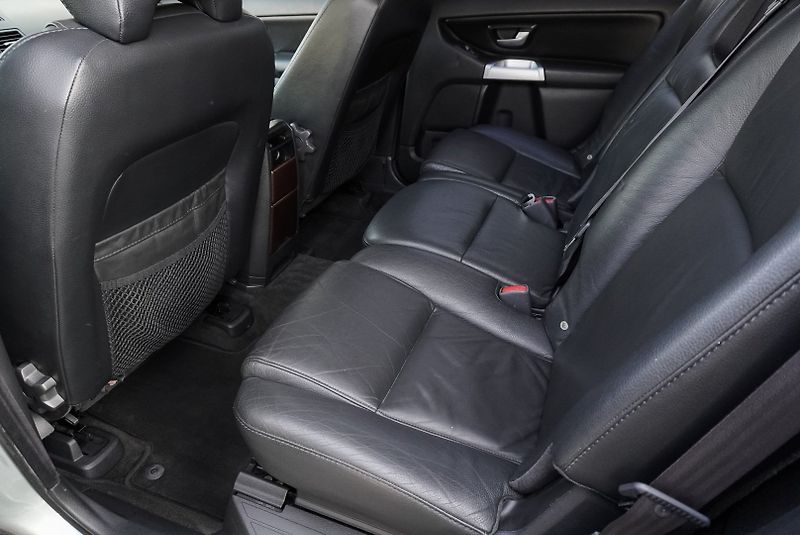 Volvo XC90 2,4D D5 EXECUTIVE AWD 120KW - fotka 20 z 22