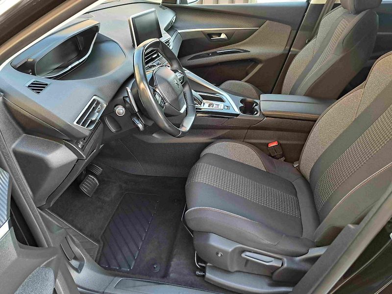 Peugeot 5008 (2019) 1,2 PT EAT8 18ALU PDC NAVI - fotka 14 z 20