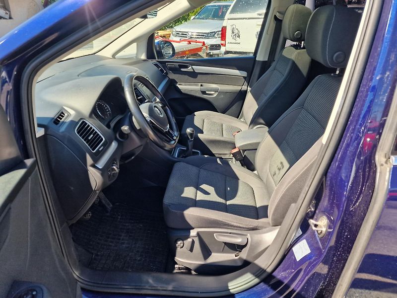 Volkswagen Sharan 2,0TDI 7MÍST KAMERA TAŽNÉ  - fotka 7 z 17