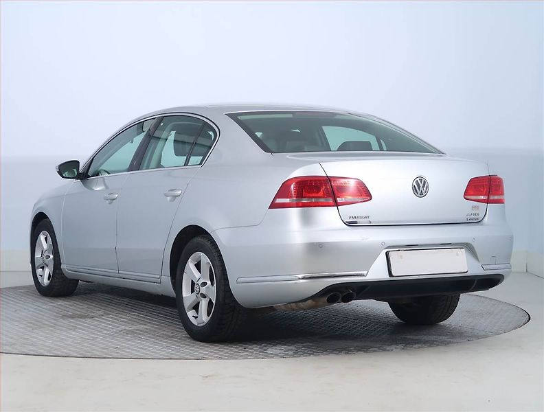 Volkswagen Passat (2011) 2.0 TDI, 4X4, Xenony - fotka 4 z 18
