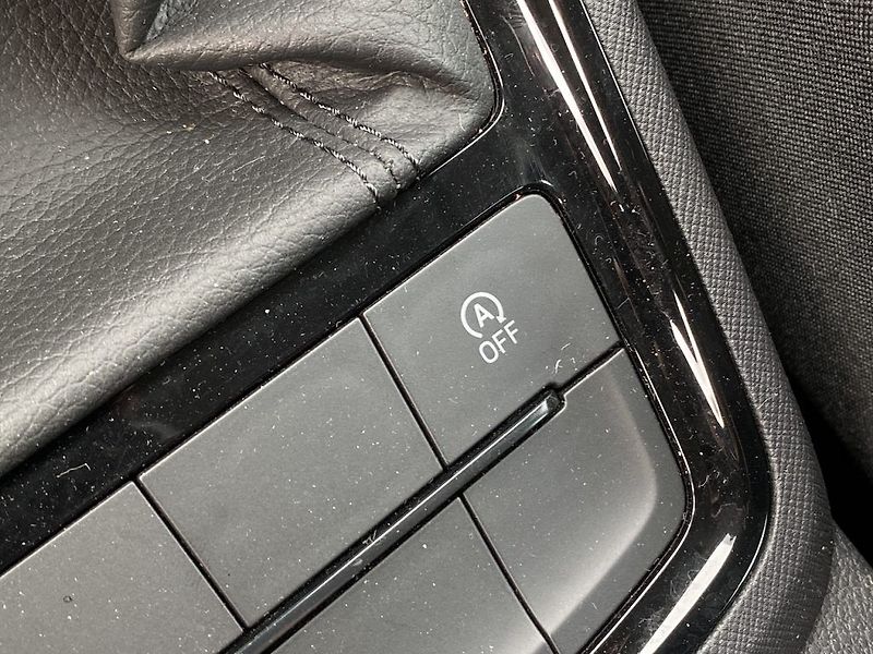 Škoda Scala 1.6TDi, ČR-1m, manual - fotka 14 z 17