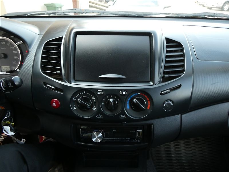 Mitsubishi L200 2,5 DI-D 100kW REZERVACE - fotka 29 z 36
