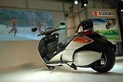 Pohled zezadu na nový skútr Suzuki Gemma na Motr Show Tokyo 2007.