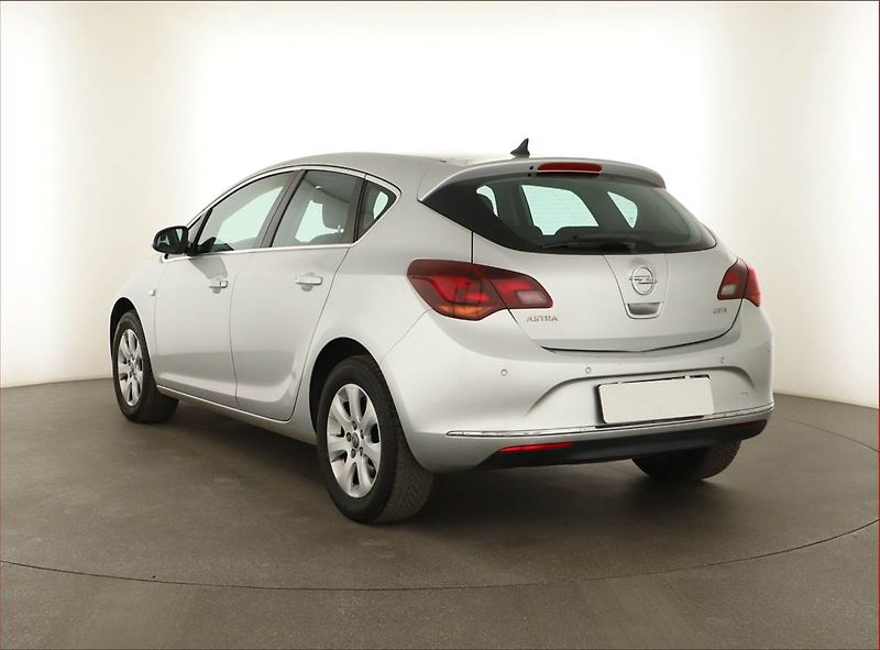 Opel Astra (2015) 1.6 CDTI, Tempomat - fotka 4 z 13
