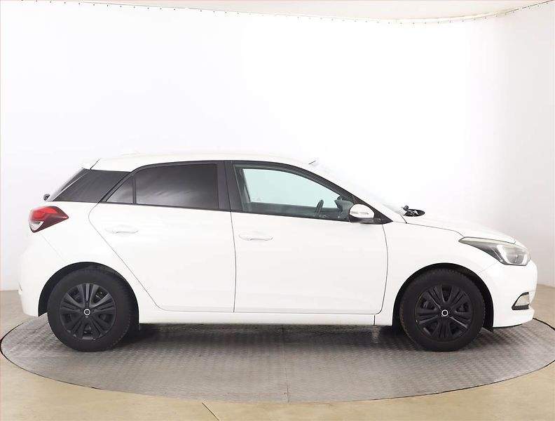 Hyundai i20 (2016) 1.2 - fotka 6 z 15