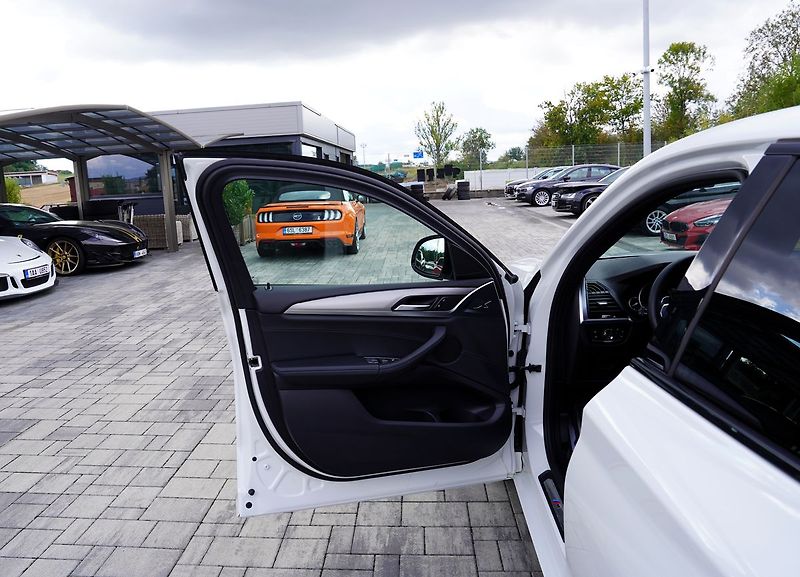 BMW X4 (2020) 2.0d xDrive Mpaket/190PS/ČR - fotka 15 z 46