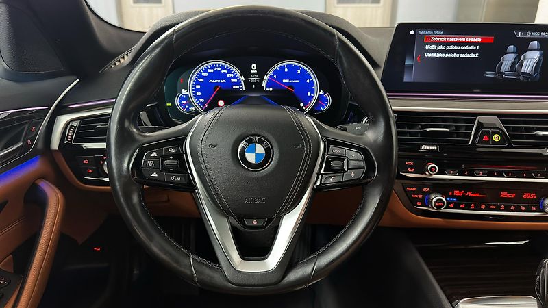 BMW Řada 5 XDIRVE/SPORT LINE/2 SADY GUM - fotka 50 z 55