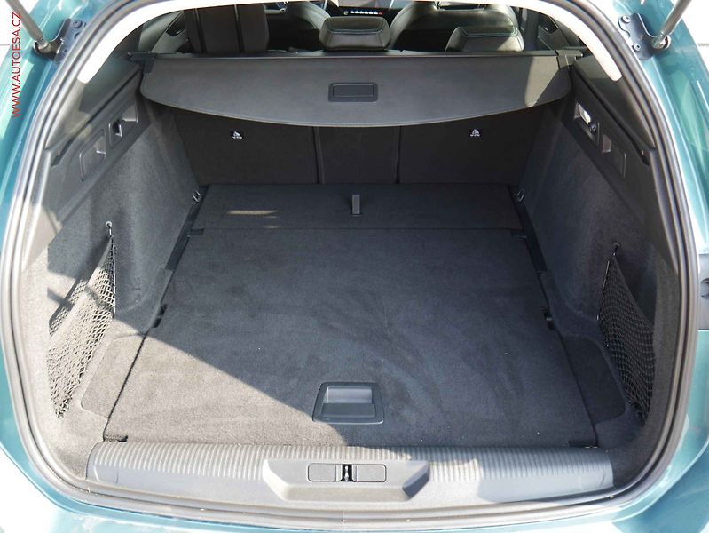 Peugeot 308 (2023) 1.2 PT, ČR, Allure - fotka 7 z 21