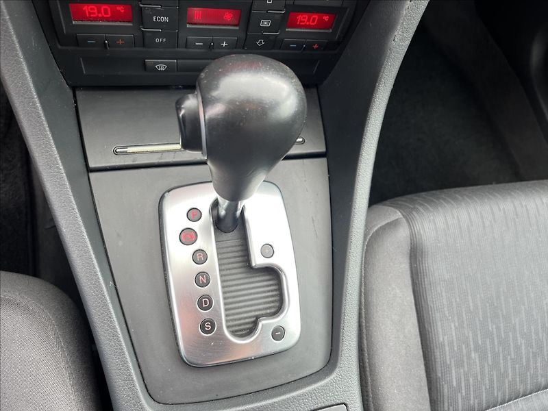 Audi A4 Avant 2,0 TDi 103 KW AUTOMAT K - fotka 18 z 36
