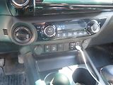 Toyota Hilux INVINCIBLE Aut. - náhled 12