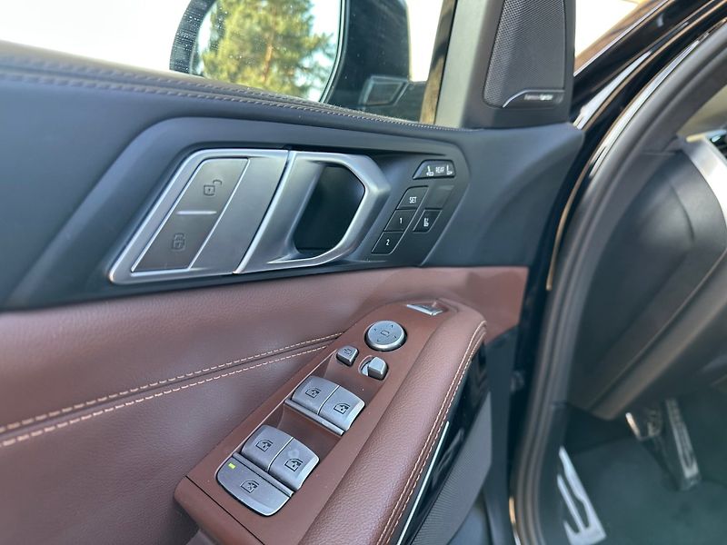 BMW X7 (2021) M50D FINAL EDITION 1/100 - fotka 13 z 43