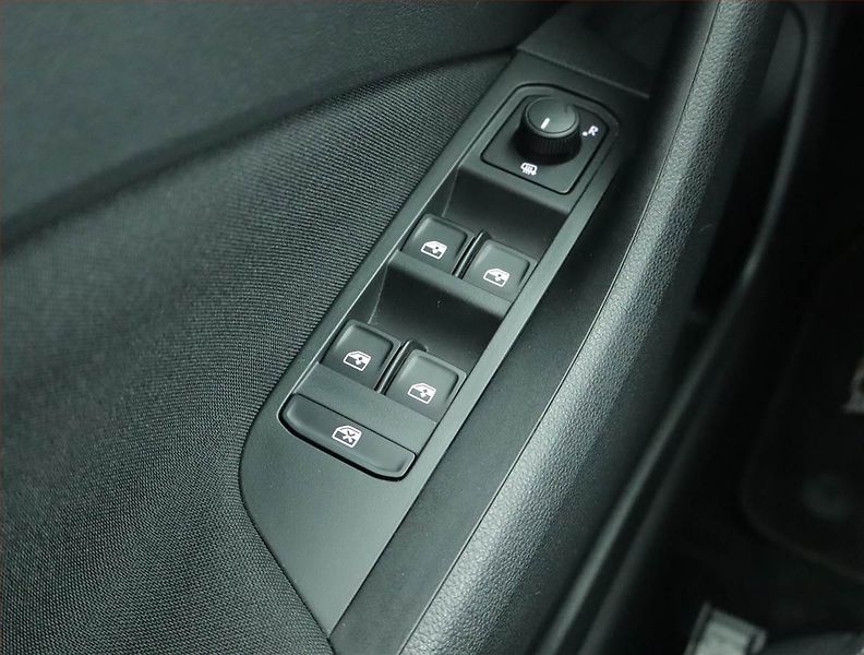 Škoda Scala (2023) 1.0 TSI, Serv.kniha, Kůže - fotka 17 z 18