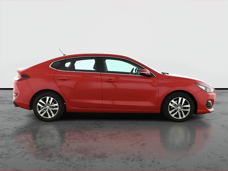 Hyundai i30 (2018) 1.0 T-GDI, Tempomat - fotka 6 z 17