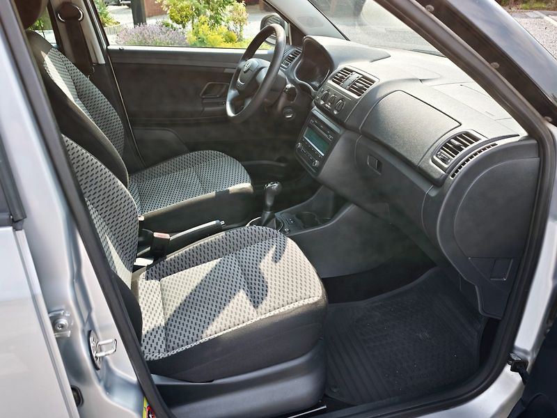 Škoda Fabia (2010) 1,2 TSI 77 KW Ambiente - fotka 18 z 28