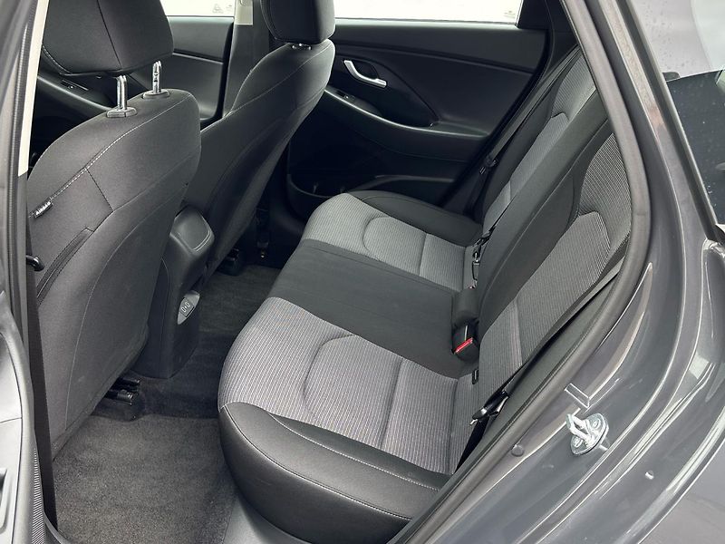 Hyundai i30 Smart DCT - fotka 8 z 25