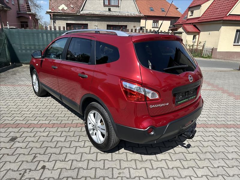 Nissan Qashqai 2,0 +2 4x4 7.Míst - fotka 7 z 25