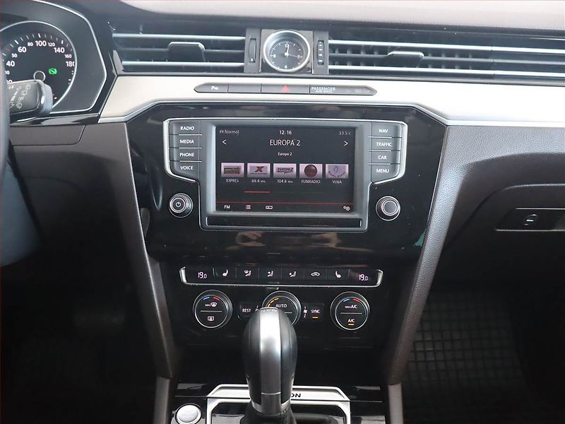 Volkswagen Passat (2015) Exclusive 2.0 BiTDI, 4X4 - fotka 12 z 23