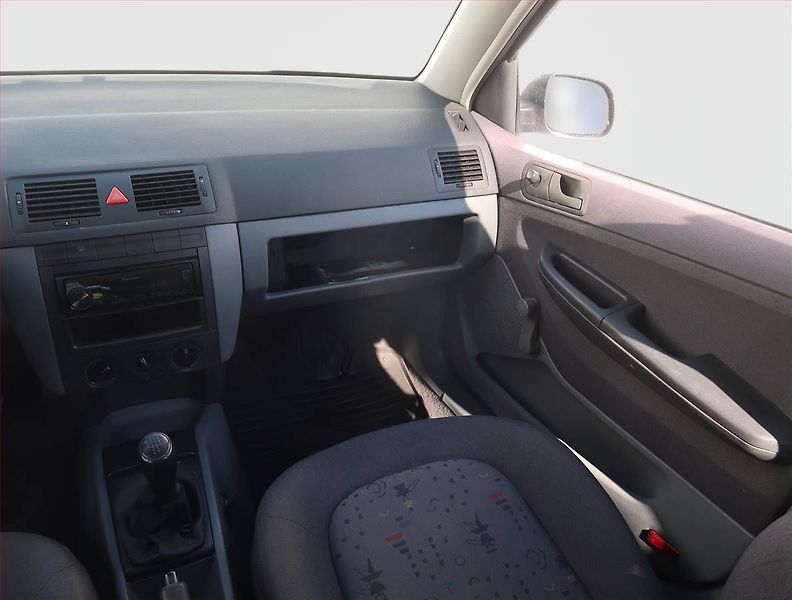 Škoda Fabia (2002) 1.0, Tažné, pěkný stav - fotka 8 z 13