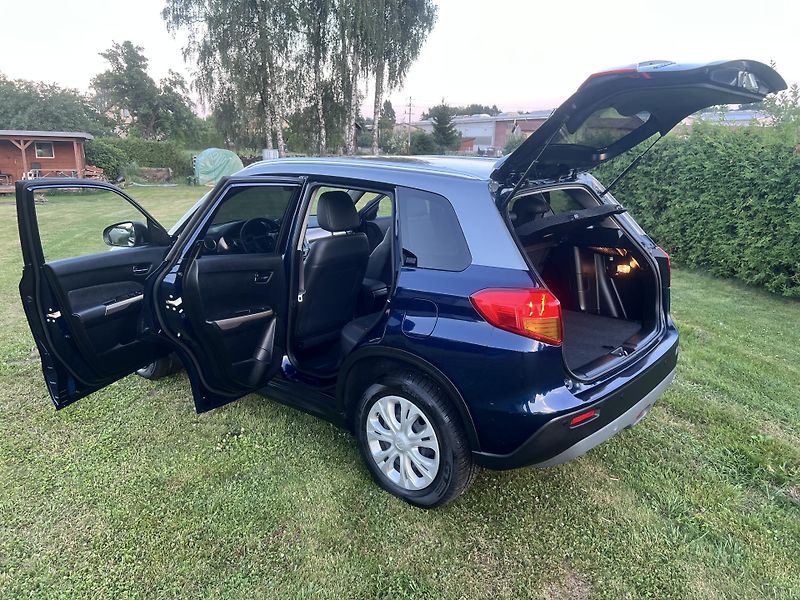 Suzuki Vitara 1,6 88KW,4x4,NAVI,PANORAMA - fotka 27 z 47
