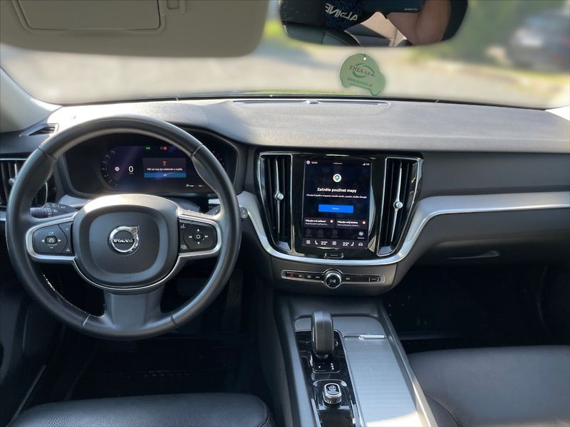 Volvo V60 2,0 B3 Core AT - fotka 9 z 11