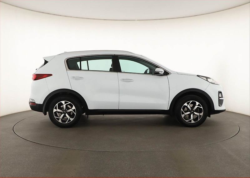 Kia Sportage (2019) 1.6 GDI, Navi, Tempomat - fotka 6 z 17