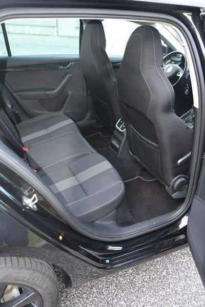 Škoda Octavia combi4x4 110 kW DSG Black line - fotka 32 z 42