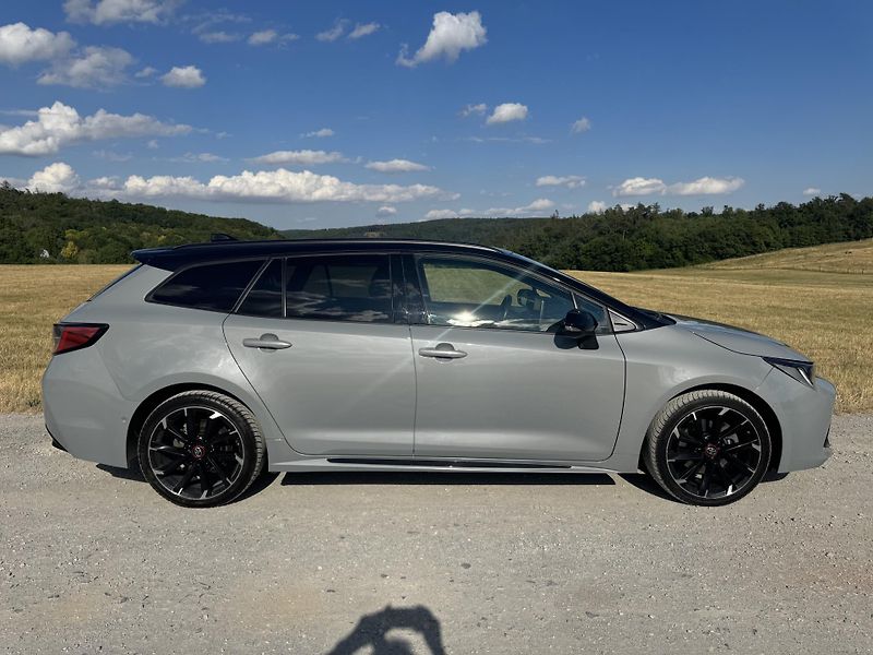 Toyota Corolla (2022) GR SPORT 2.0 HYBRID 135kW ČR - fotka 6 z 28
