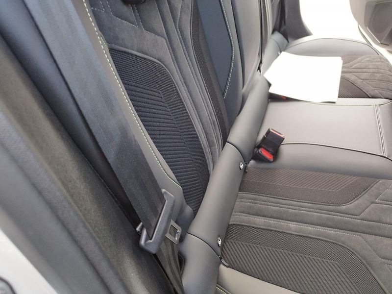 Peugeot 308 GT,PURE TECH 1.2i,96KW, 6900KM - fotka 31 z 36