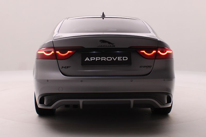 Jaguar XF D200 R-DYNAMIC AWD REZERVACE - fotka 11 z 48