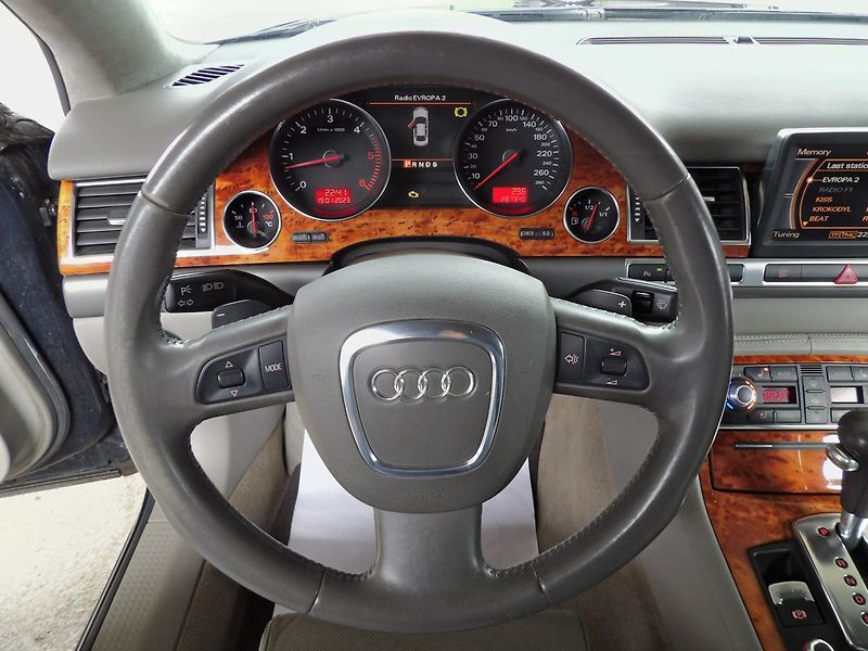 Audi A8 4.0TDI V8 Exclusive ČR - fotka 14 z 32