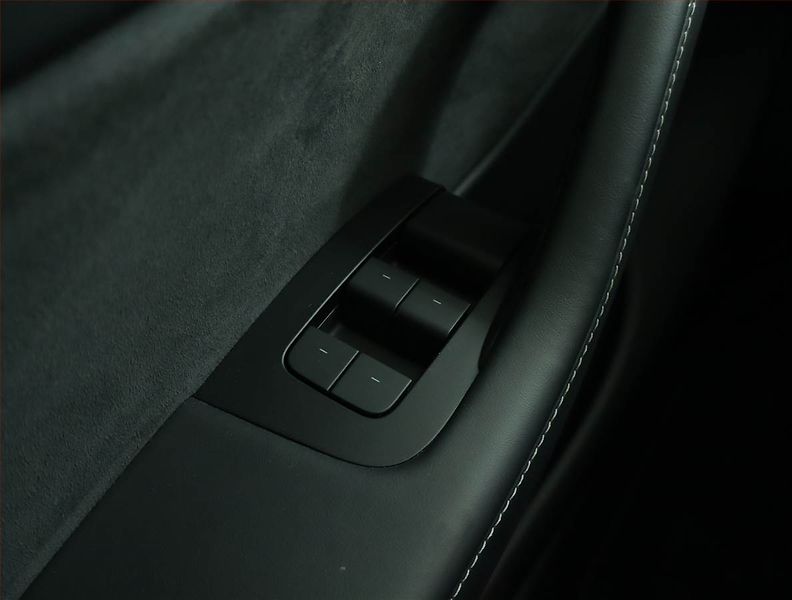 Tesla Model Y (2022) Long Range AWD 79kWh, SoH 93% - fotka 18 z 21