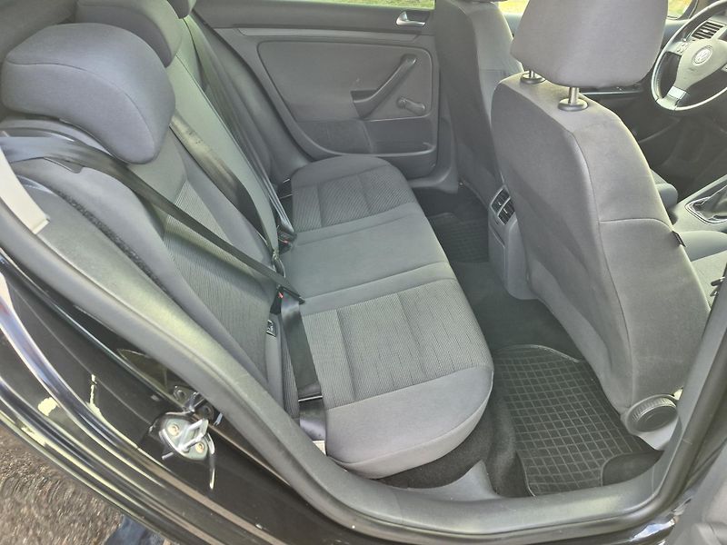 Volkswagen Golf (2008) 1.9Tdi 77kw - fotka 20 z 21