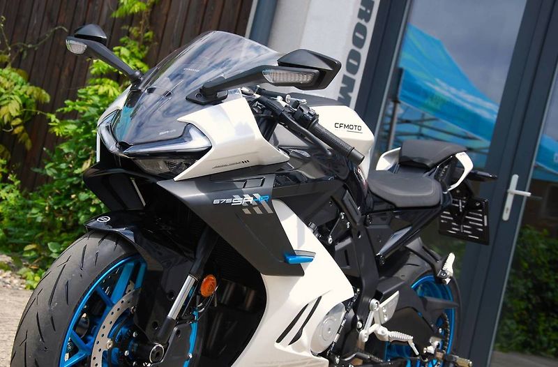 CFMOTO (2026) 675 SR-R - fotka 13 z 25