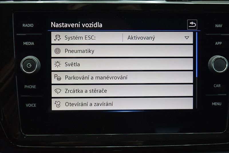 Volkswagen Touran 2,0 TDi, 7-míst,DSG,NAVI,KŮŽE, - fotka 26 z 41