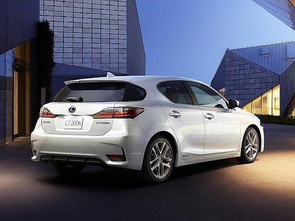 Lexus CT 200h.