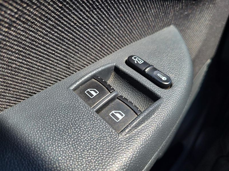Škoda Fabia 1.2 i 12V HTP 47kW - fotka 17 z 37
