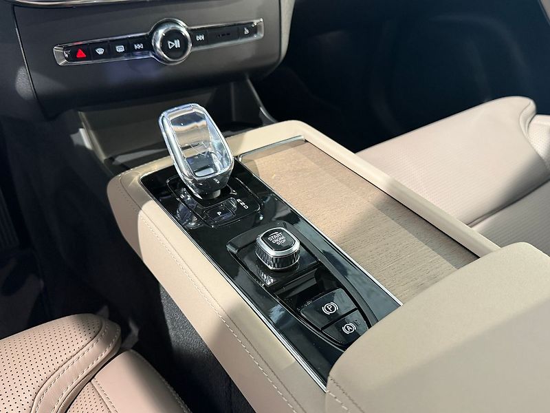 Volvo XC90 T8 Ultra Dark, Bowers, Tažné - fotka 32 z 41