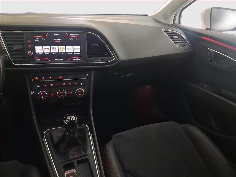Seat Leon (2018) Style 1.4 TSI, Kůže, Tempomat - fotka 8 z 17