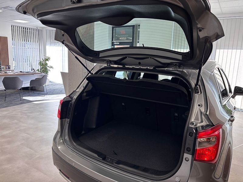 Suzuki SX4 S-Cross Comfort+ 4x4 Navigace /Xenony - fotka 21 z 29