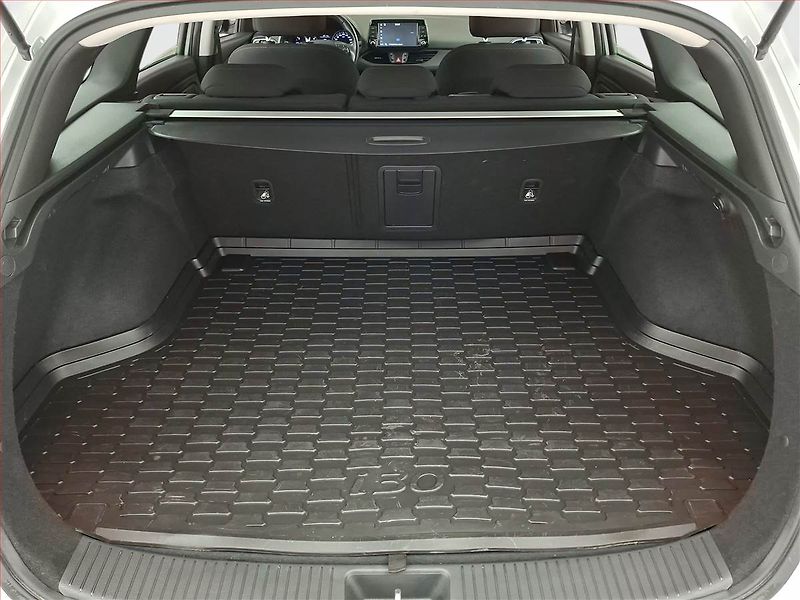 Hyundai i30 (2017) 1.4 T-GDI, Serv.kniha, Navi - fotka 14 z 19