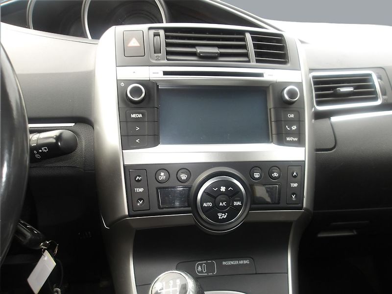 Toyota Verso 1,6 D4D 82kW Nové v ČR! 2xkola - fotka 9 z 30