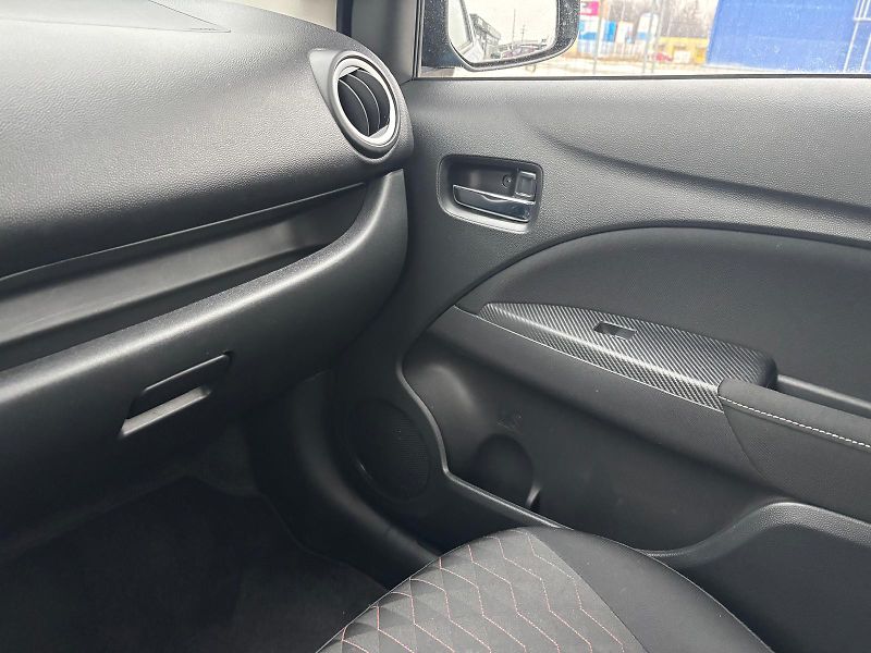 Mitsubishi Space Star 1.2 MIVEC 59kW - fotka 21 z 25