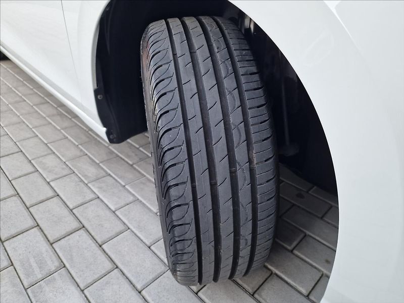 Volkswagen Golf 2.0TDI 85kW Life Variant,1Maj - fotka 47 z 50