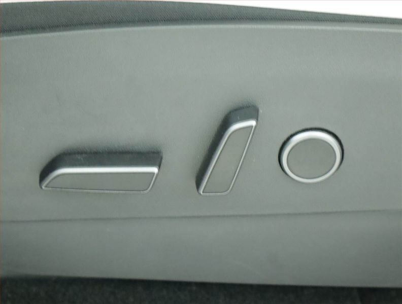 Tesla Model Y (2021) Long Range AWD 75kWh, SoH 95% - fotka 17 z 23