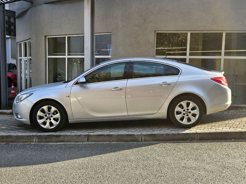 Opel Insignia 1,4T 103kW, Active, 2.maj. - fotka 2 z 34