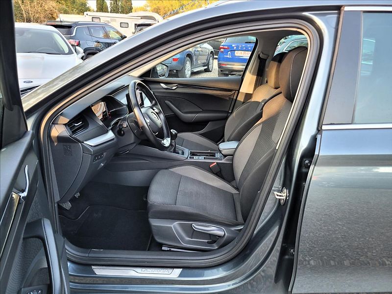 Škoda Octavia 1,0 TSI,CLEVER,LED,VÝHŘEV,NAVI - fotka 9 z 50