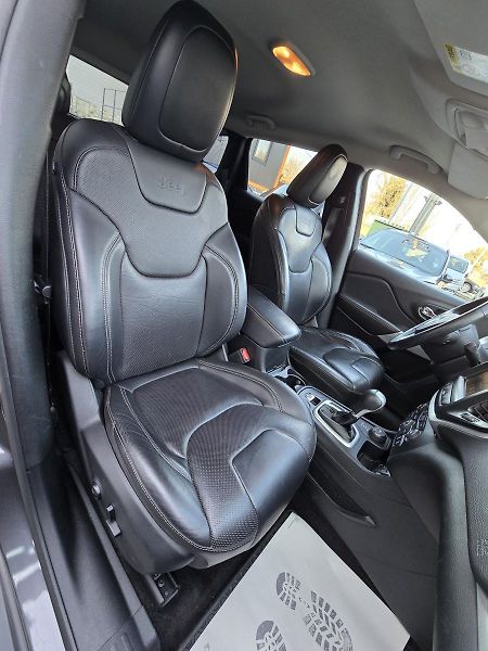 Jeep Cherokee 147kW 4x4 LIMITED KŮŽE NAV - fotka 13 z 49